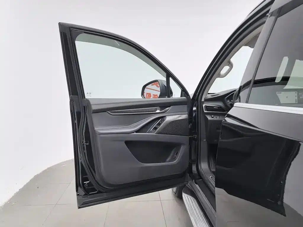 SAIC MAXUS D90 Pro 2020 2.0T Gasoline 4WD Flagship Edition 7-Seater — миниатюра 8