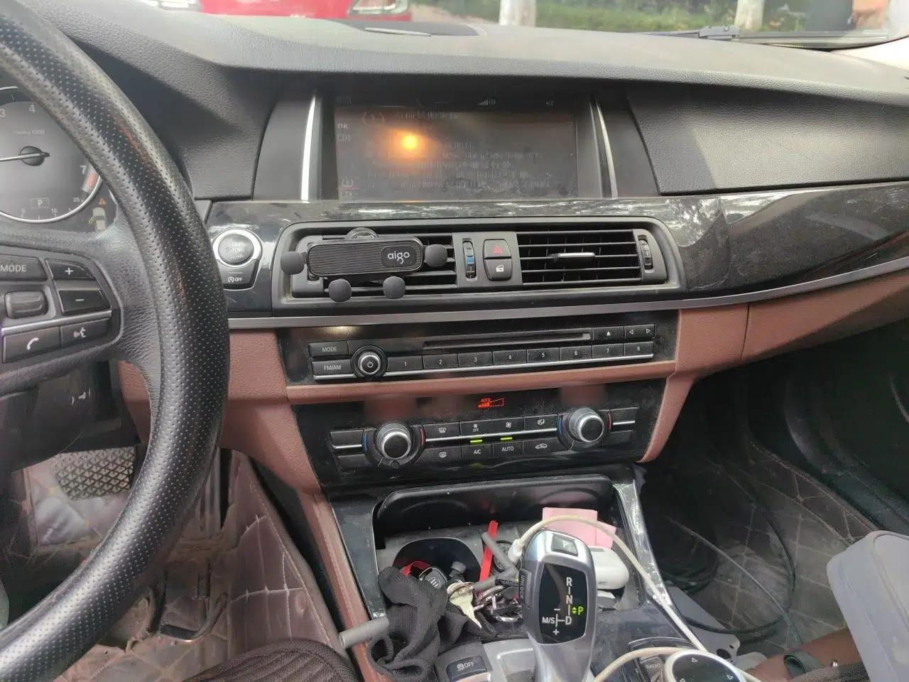 BMW 5 Series 2014 520Li Elegant Model — миниатюра 12
