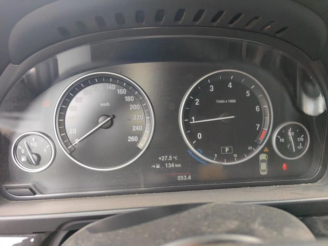 BMW 5 Series 2014 520Li Elegant Model — миниатюра 10
