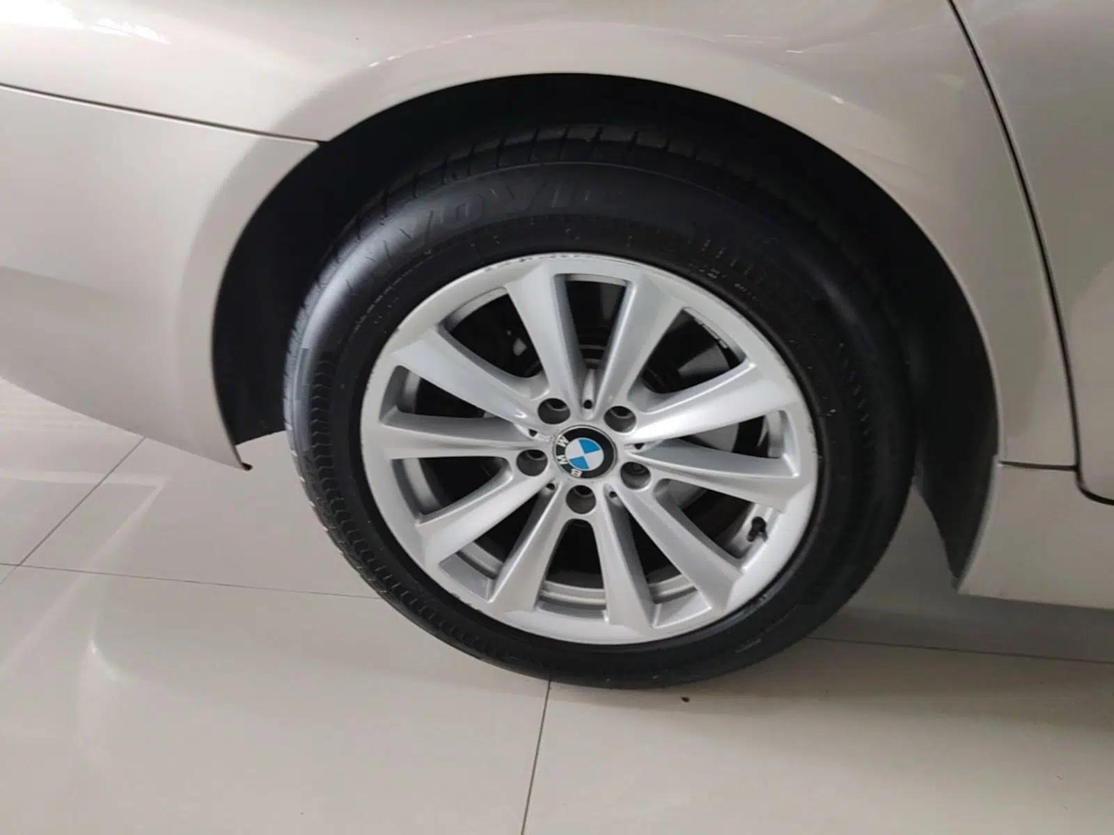BMW 5 Series 2014 520Li Elegant Model — миниатюра 11