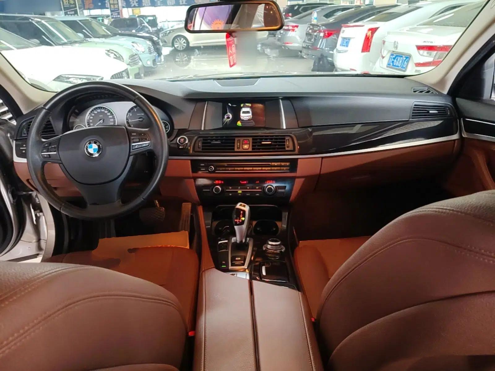 BMW 5 Series 2014 520Li Elegant Model — миниатюра 17