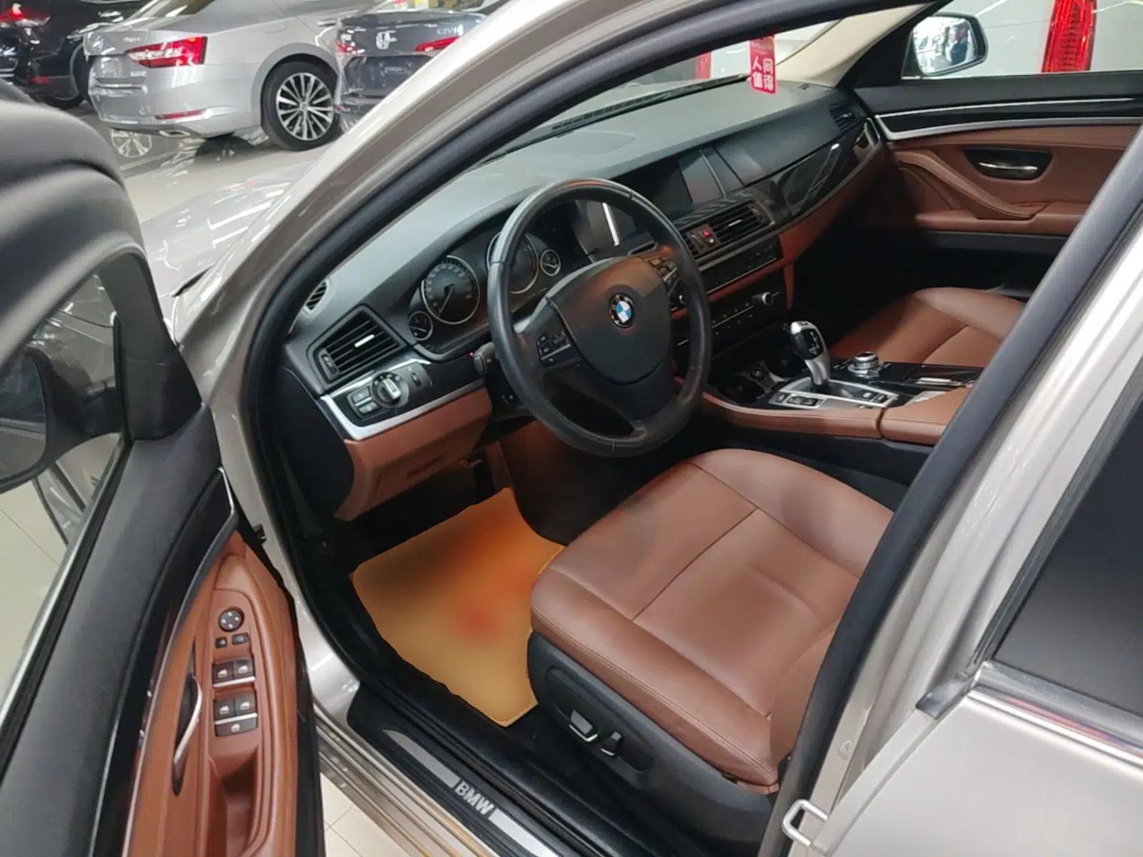 BMW 5 Series 2014 520Li Elegant Model — миниатюра 23