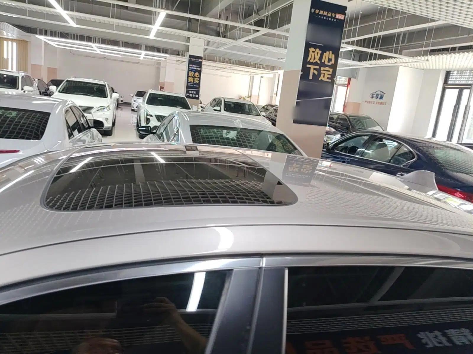 BMW 5 Series 2014 520Li Elegant Model — миниатюра 7