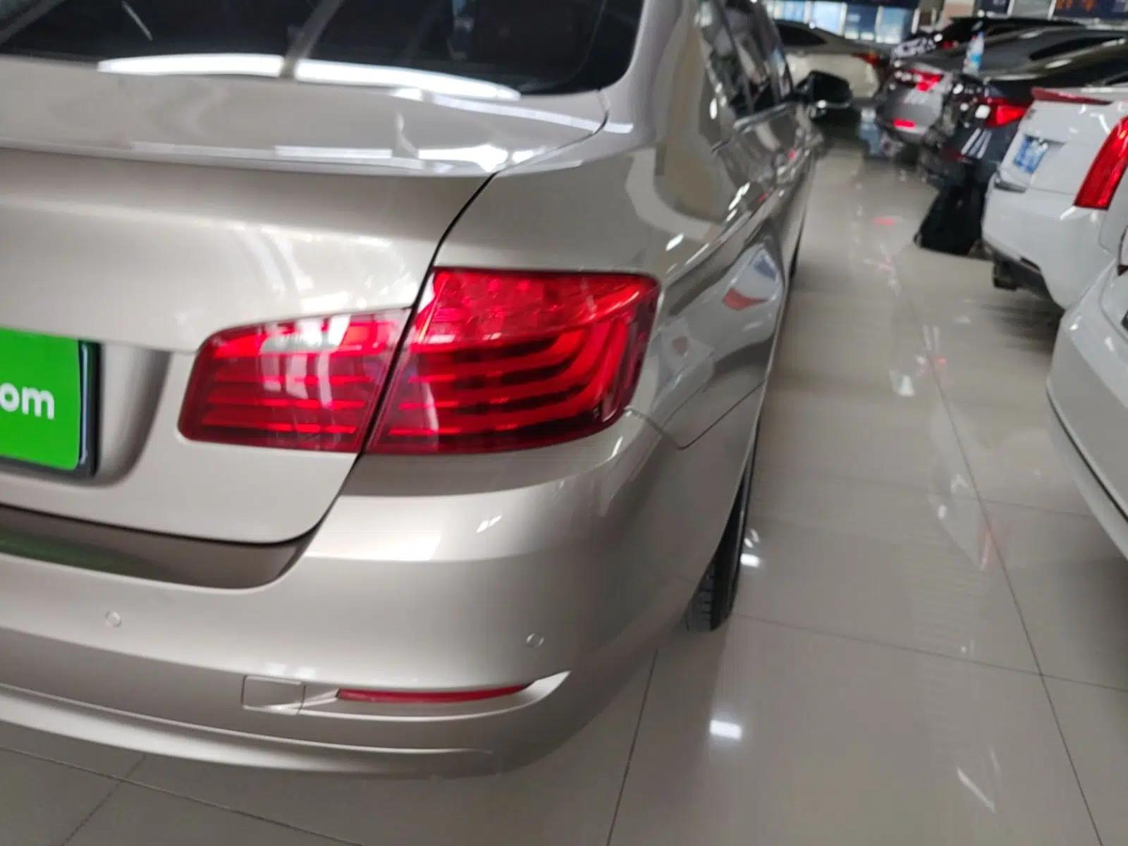 BMW 5 Series 2014 520Li Elegant Model — миниатюра 9