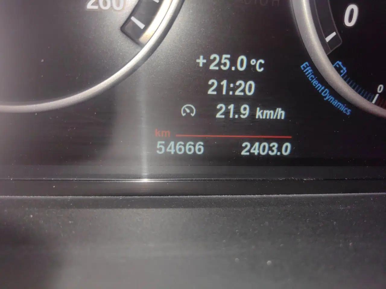 BMW 5 Series 2012 520Li Elegant Edition — миниатюра 12