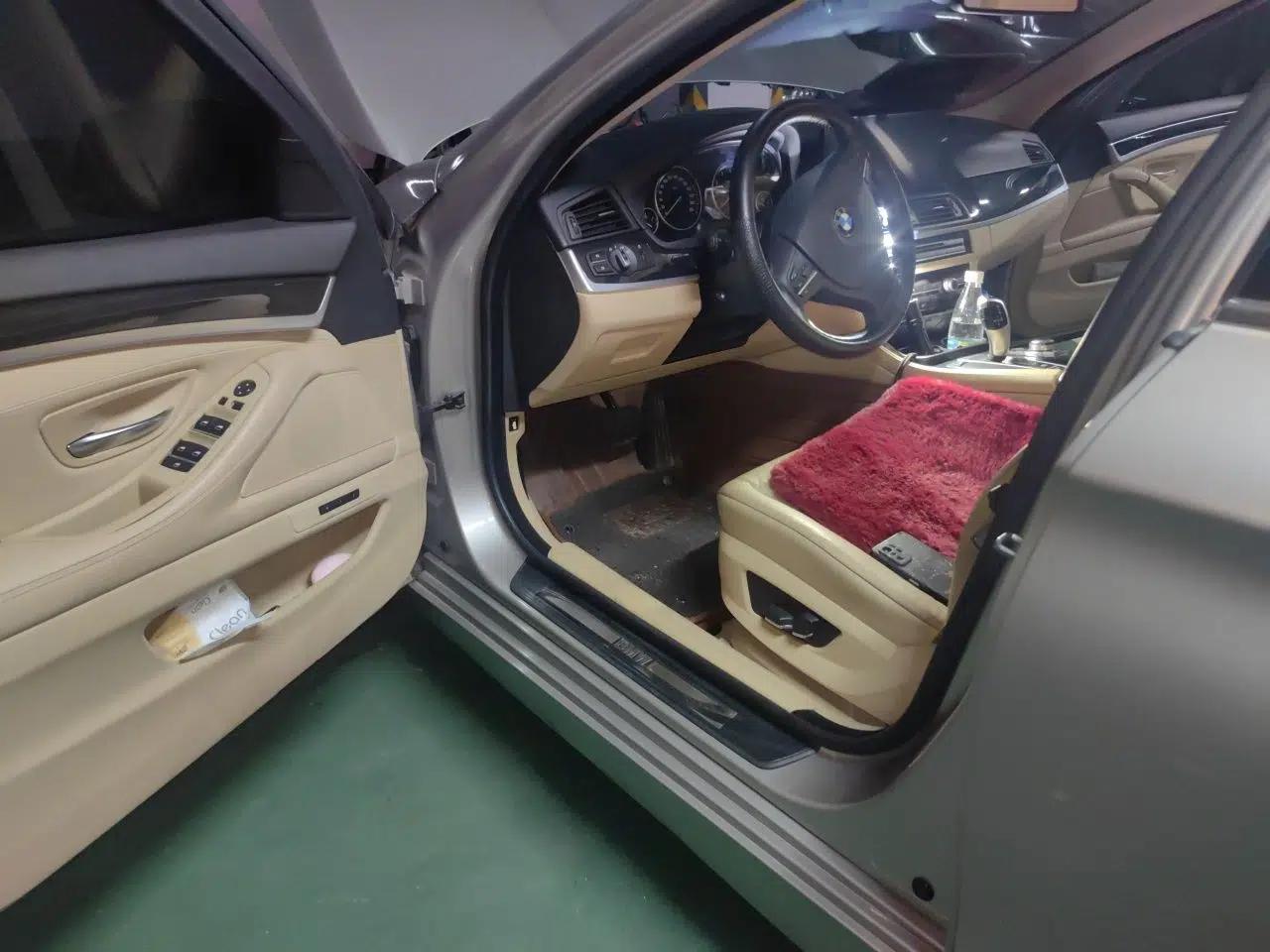 BMW 5 Series 2012 520Li Elegant Edition — миниатюра 16