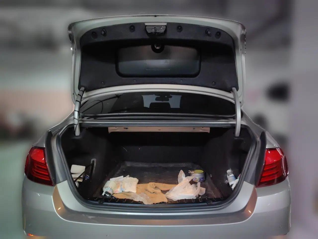 BMW 5 Series 2012 520Li Elegant Edition — миниатюра 19