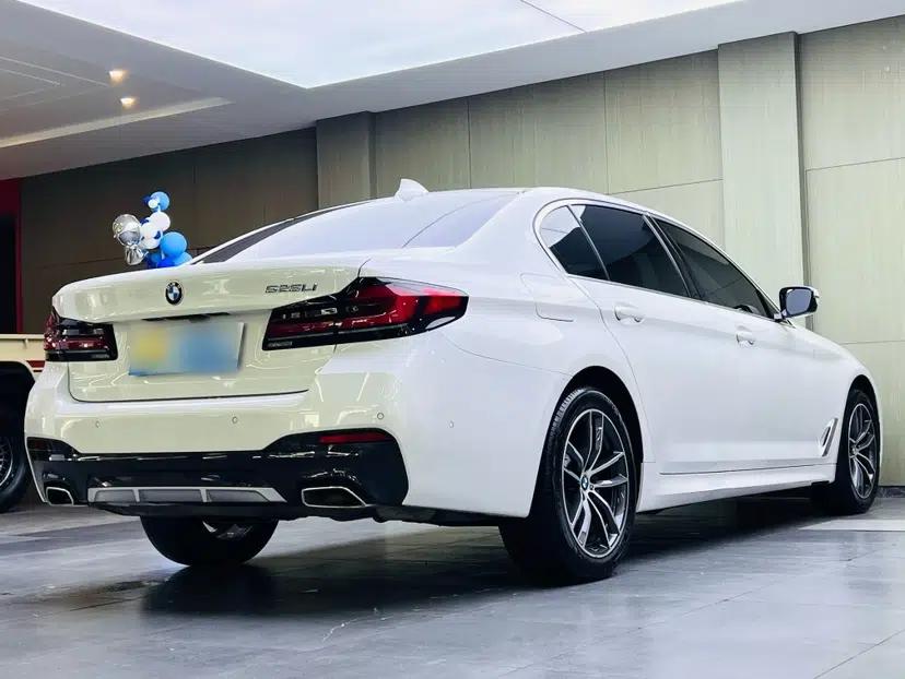 BMW 5 Series 2022 Restyled 525Li M Sport Package — миниатюра 14