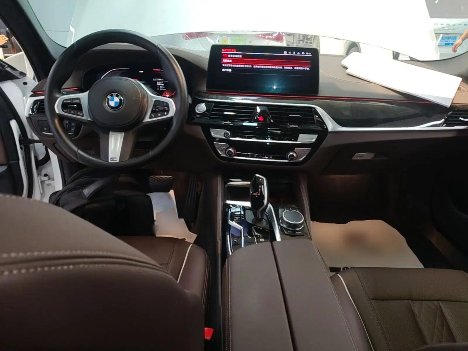 BMW 5 Series 2022 Restyled 525Li M Sport Package — миниатюра 17