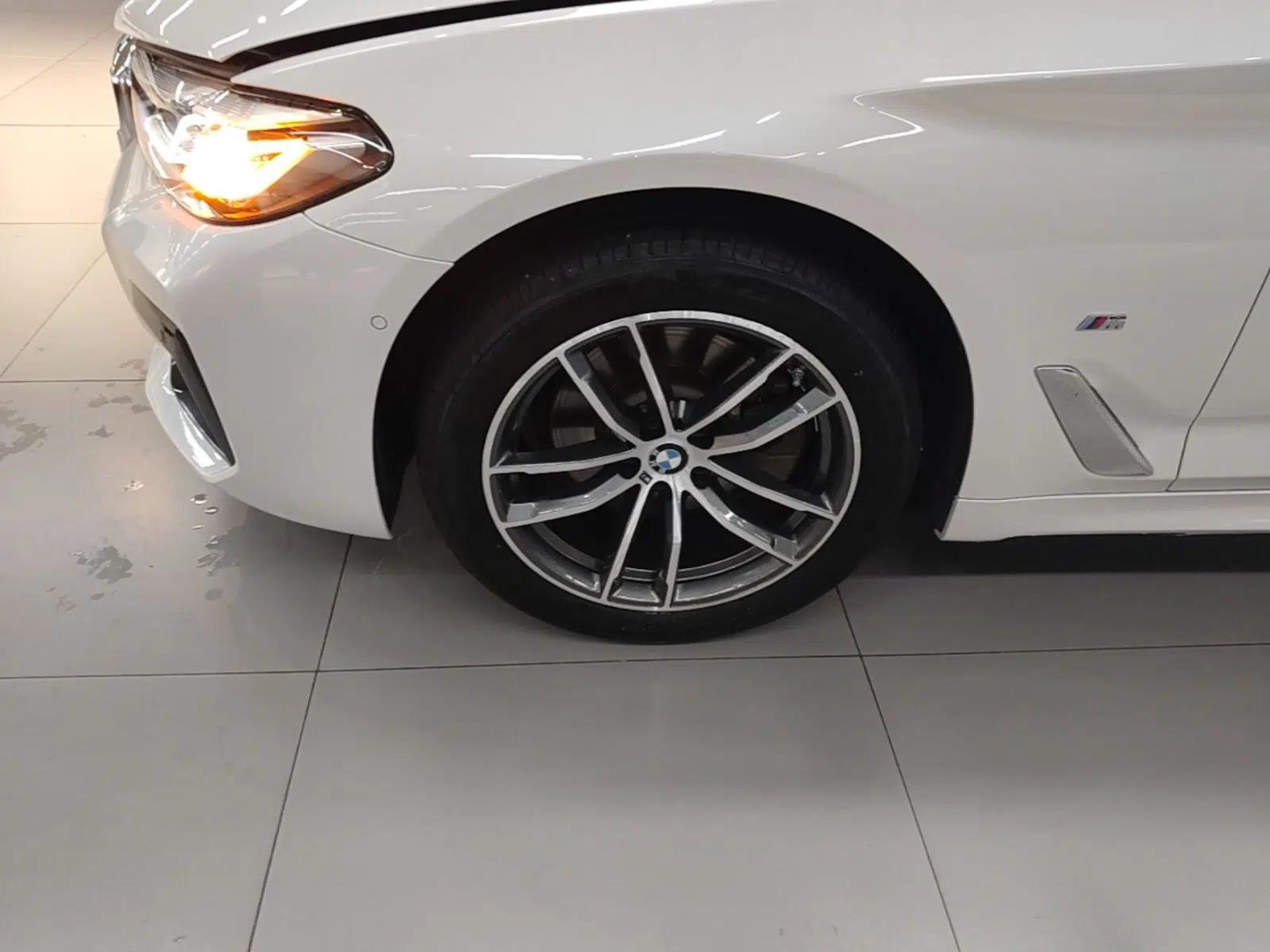 BMW 5 Series 2022 Restyled 525Li M Sport Package — миниатюра 10