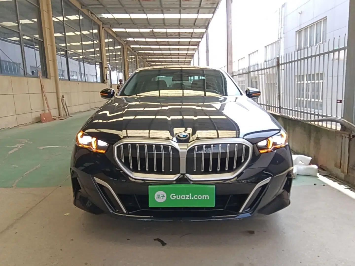 BMW 5 Series 2024 525Li M Sport Package — миниатюра 2