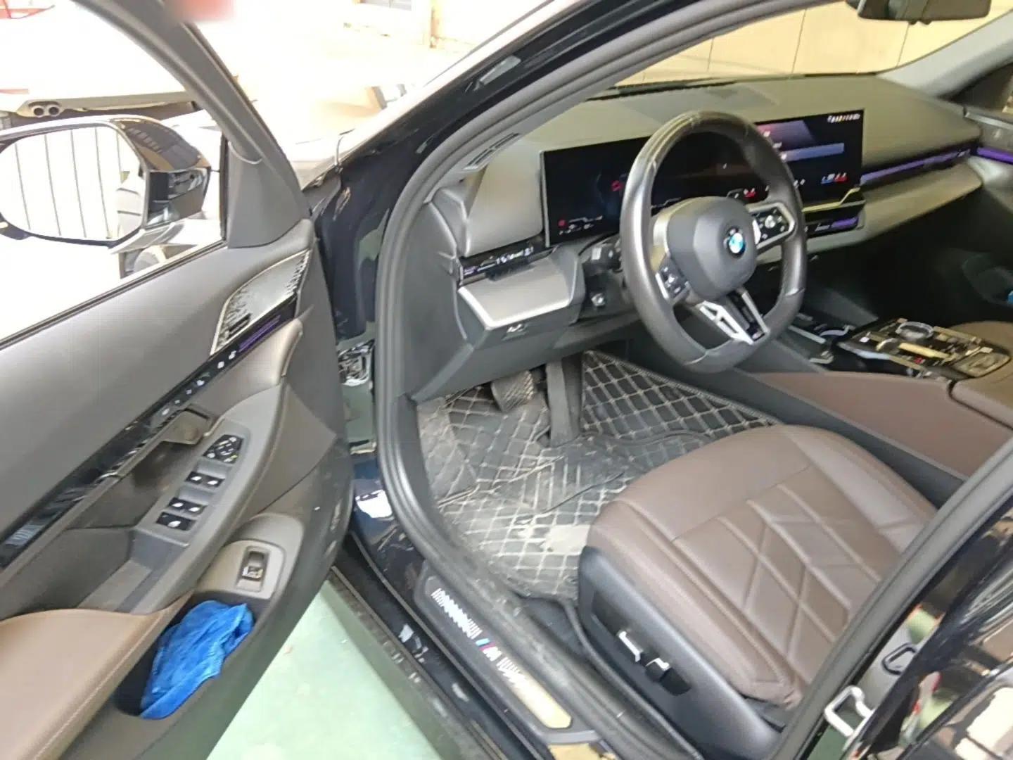 BMW 5 Series 2024 525Li M Sport Package — миниатюра 18