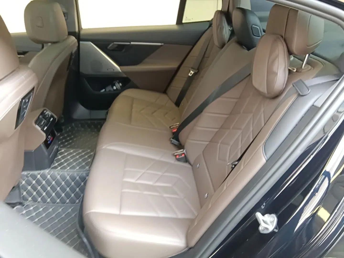 BMW 5 Series 2024 525Li M Sport Package — миниатюра 20