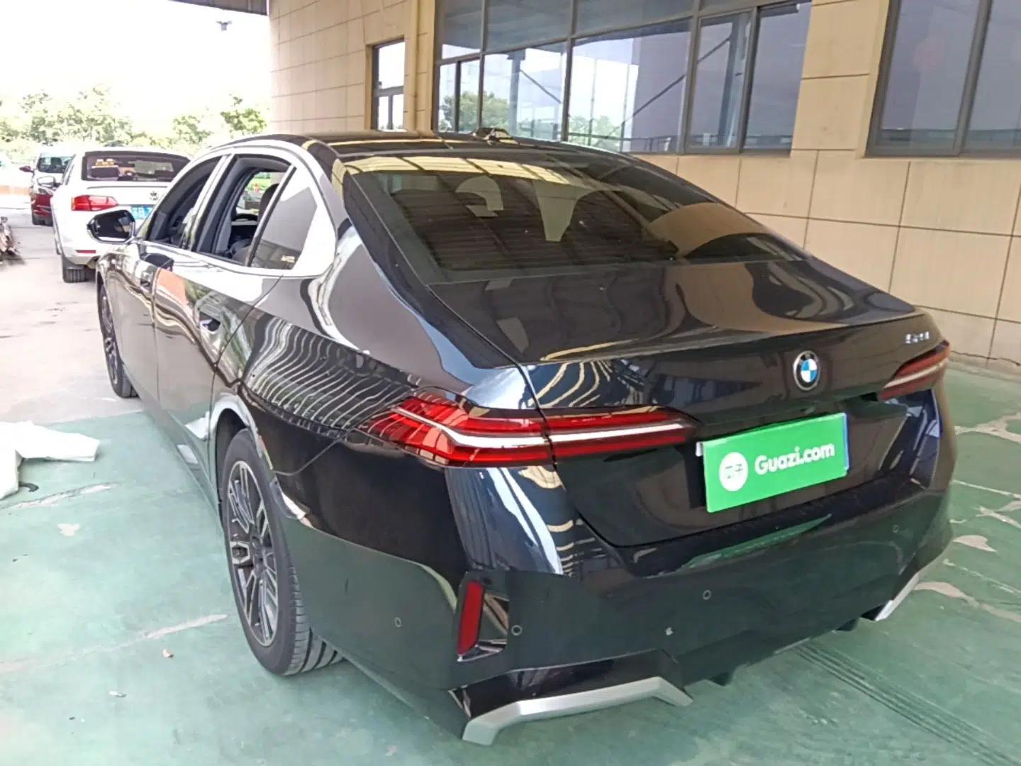 BMW 5 Series 2024 525Li M Sport Package — миниатюра 4