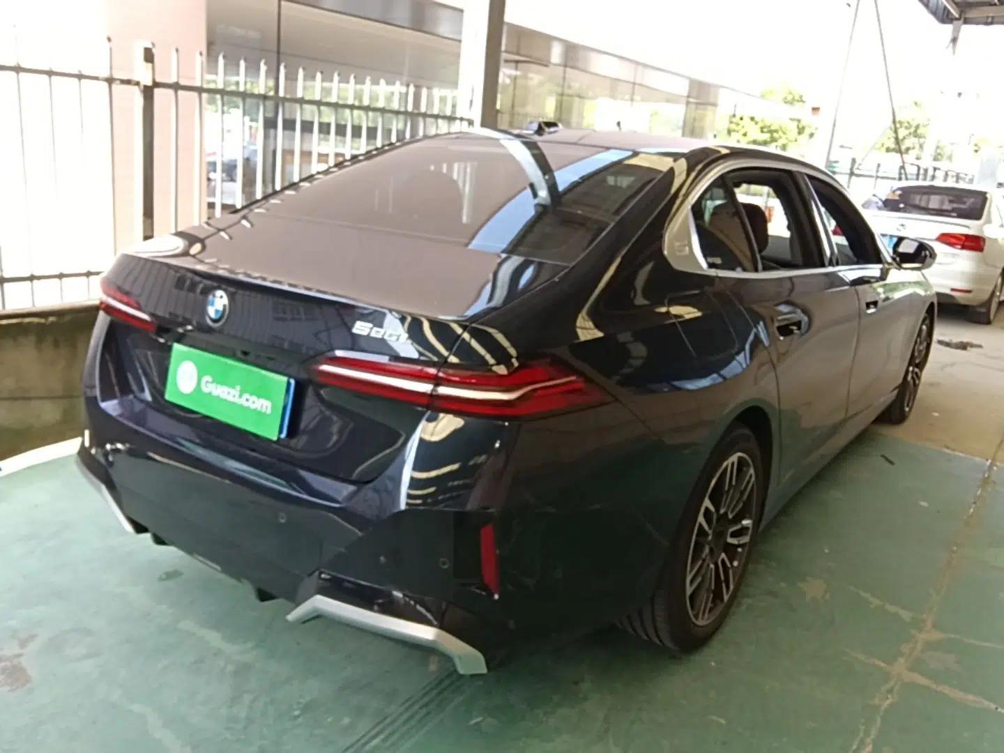 BMW 5 Series 2024 525Li M Sport Package — миниатюра 6