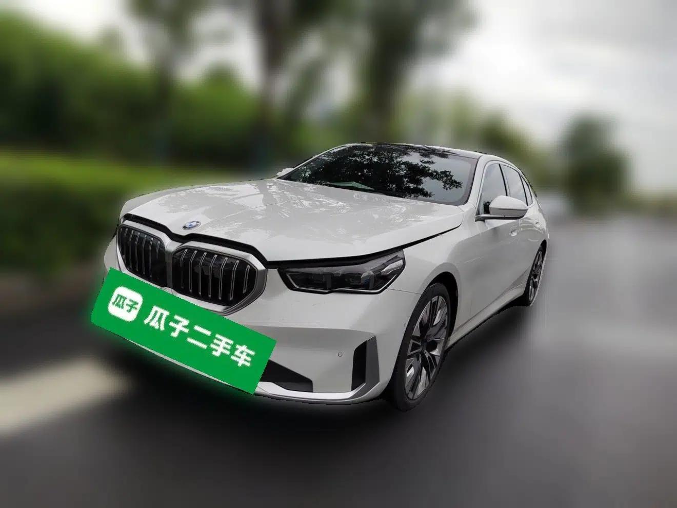 BMW 5 Series 2024 530Li Luxury Package Premium Edition — миниатюра 1