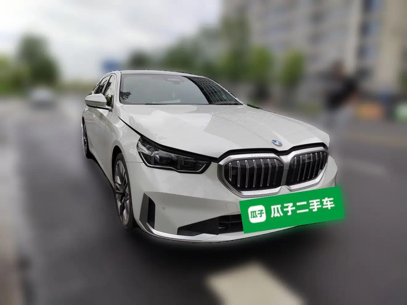 BMW 5 Series 2024 530Li Luxury Package Premium Edition — миниатюра 3