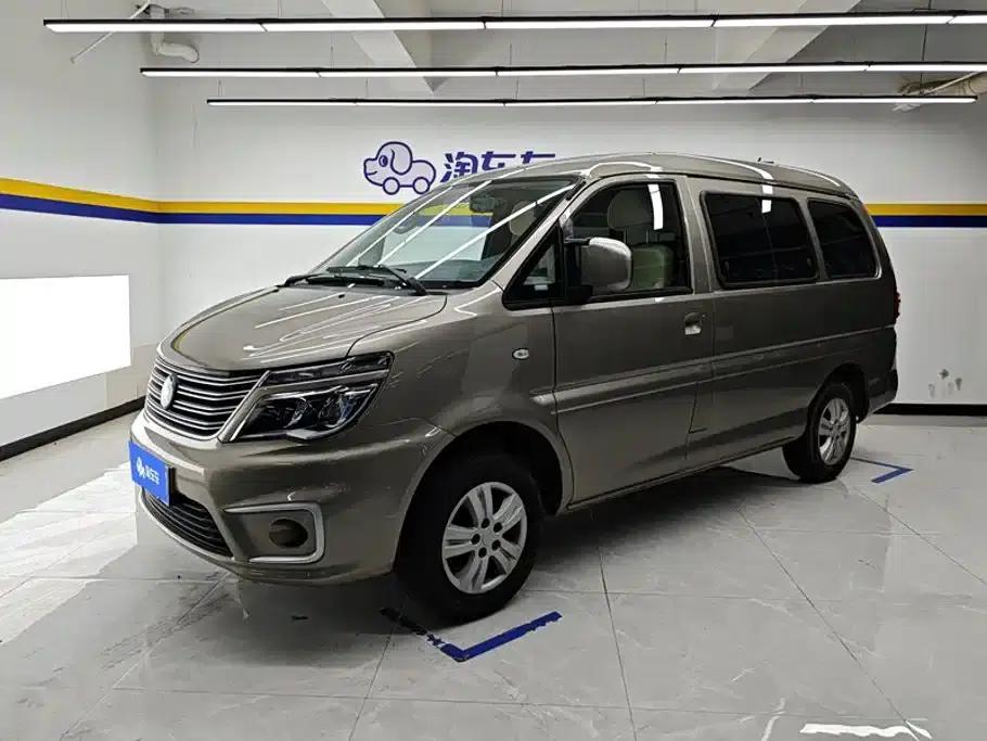 Lingzhi 2022 M5 1.6L Practical 7-Seater — миниатюра 1
