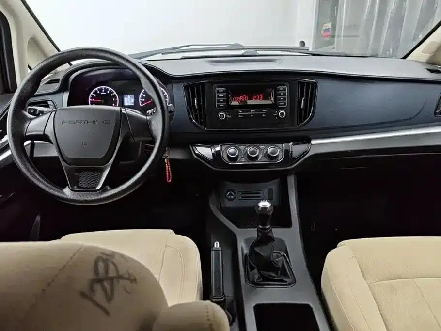 Lingzhi 2022 M5 1.6L Practical 7-Seater — миниатюра 12