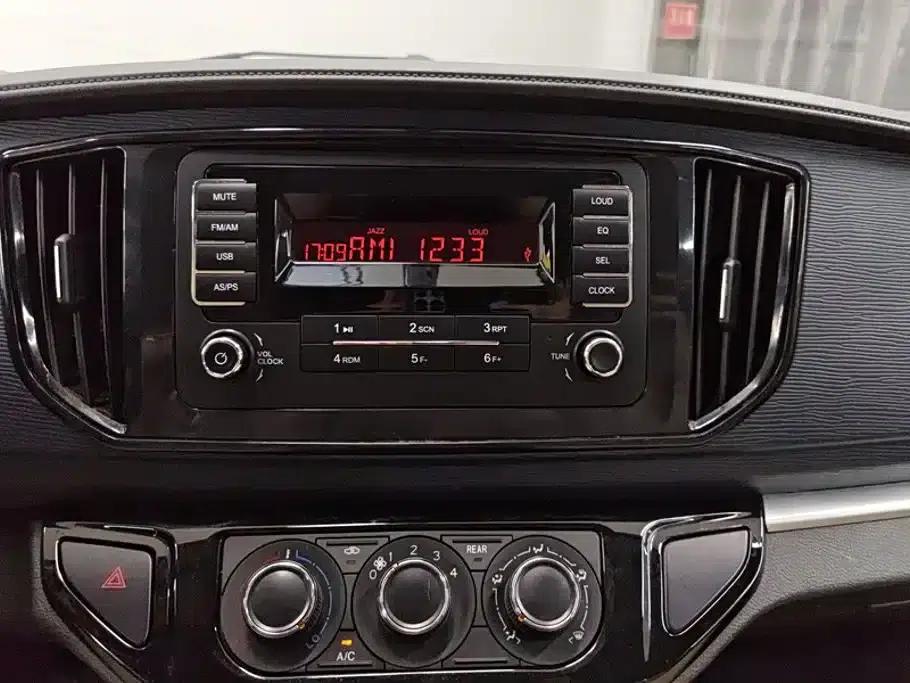 Lingzhi 2022 M5 1.6L Practical 7-Seater — миниатюра 13