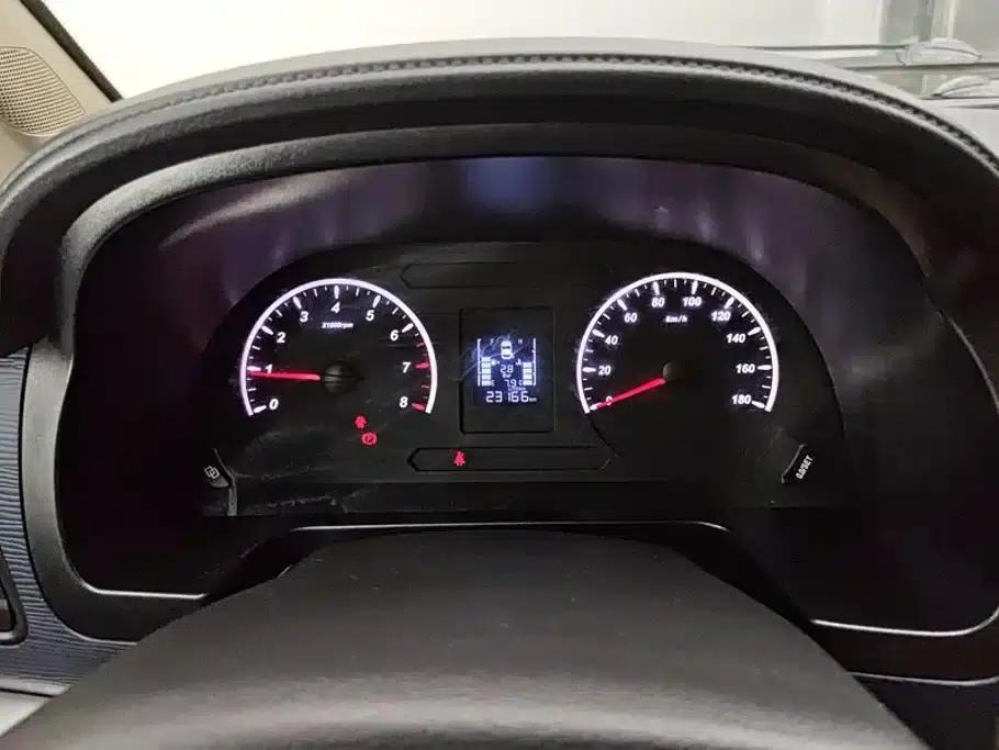 Lingzhi 2022 M5 1.6L Practical 7-Seater — миниатюра 14