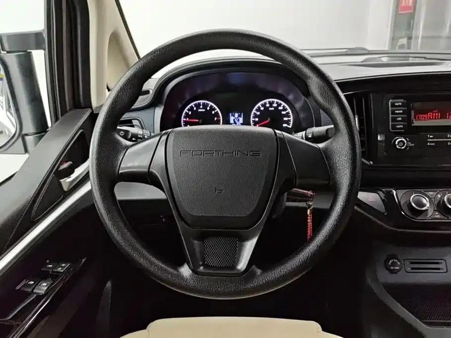Lingzhi 2022 M5 1.6L Practical 7-Seater — миниатюра 15