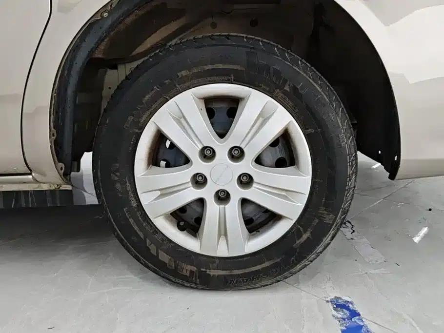 Lingzhi 2022 M5 1.6L Practical 7-Seater — миниатюра 6