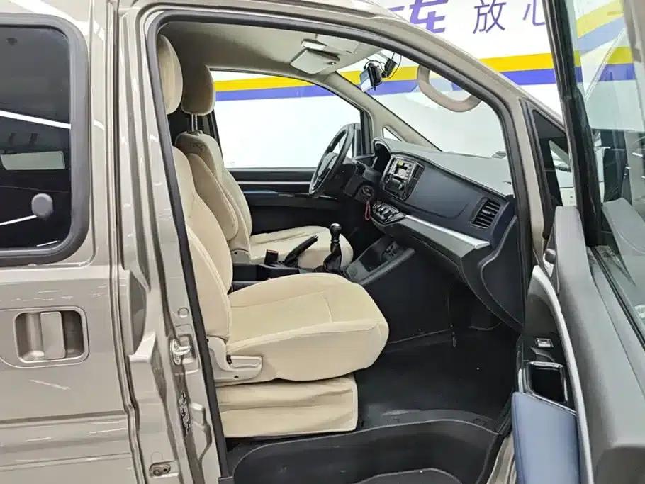 Lingzhi 2022 M5 1.6L Practical 7-Seater — миниатюра 8