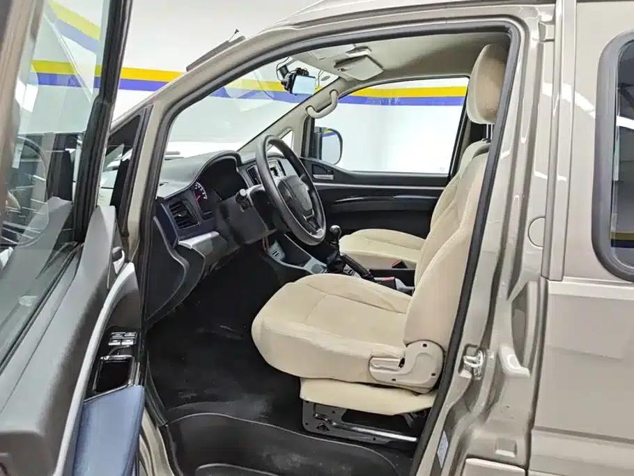 Lingzhi 2022 M5 1.6L Practical 7-Seater — миниатюра 9