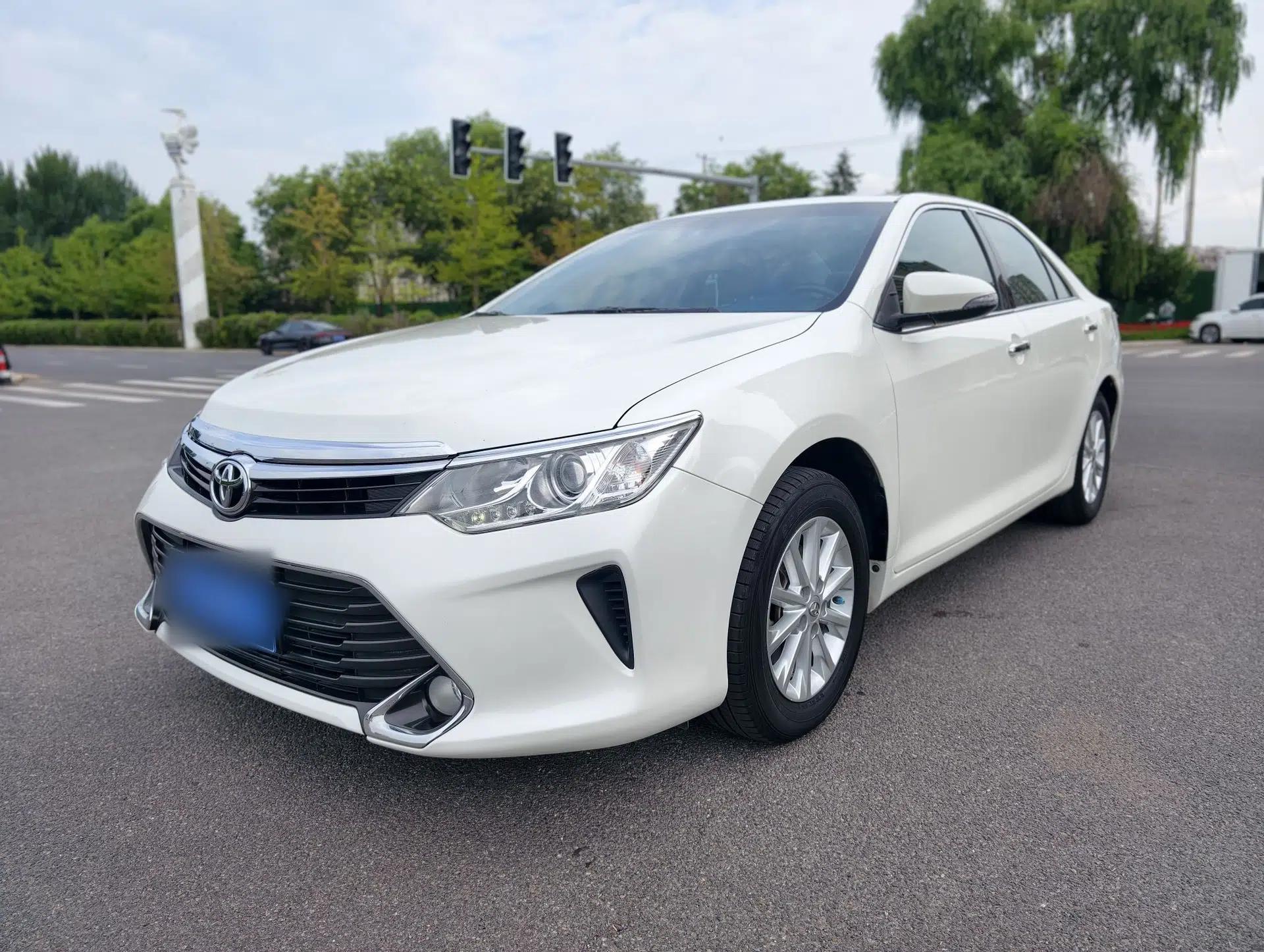 Toyota Camry 2016 2.0G 10th Anniversary Leading Edition — миниатюра 1