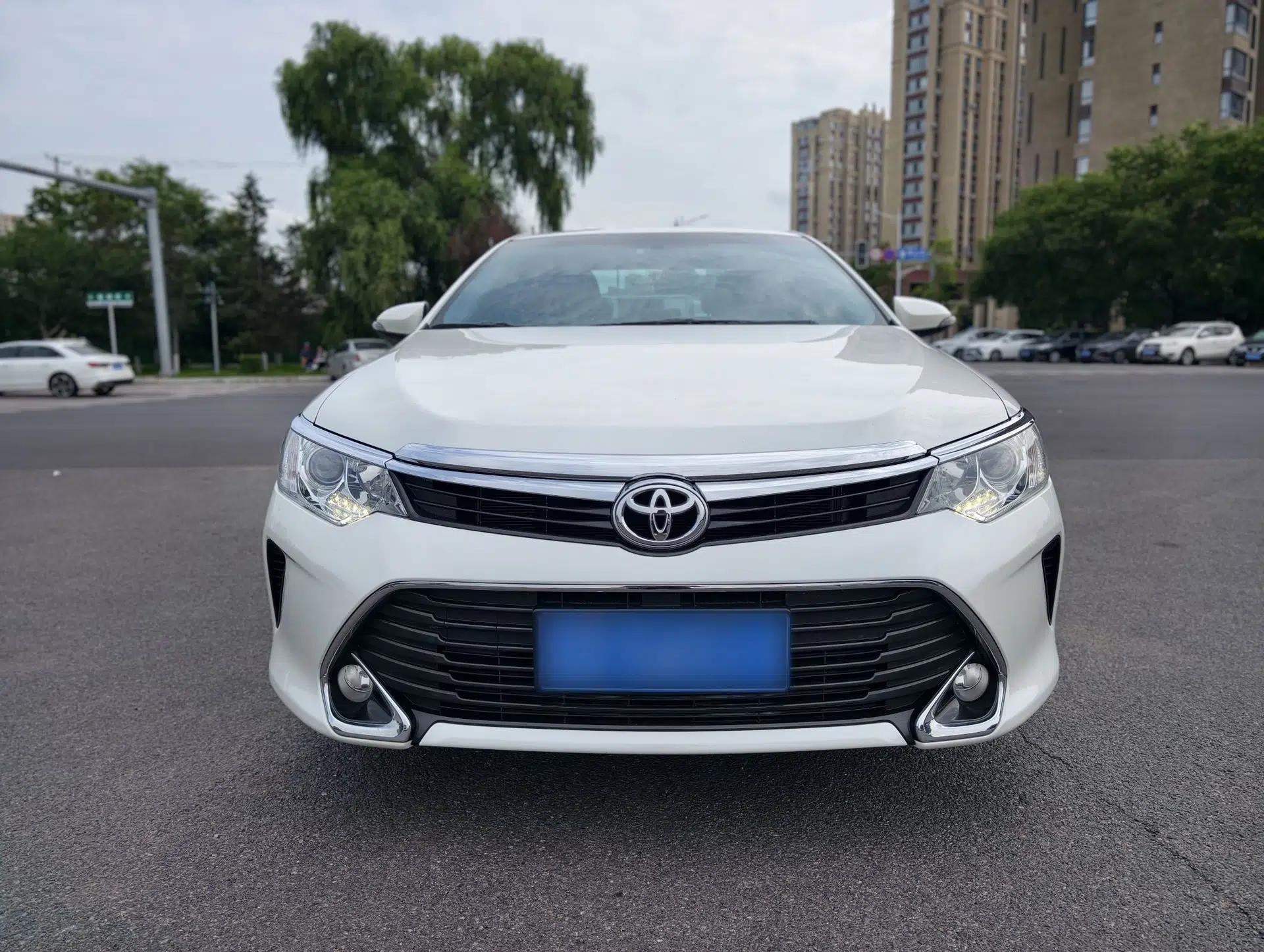 Toyota Camry 2016 2.0G 10th Anniversary Leading Edition — миниатюра 2