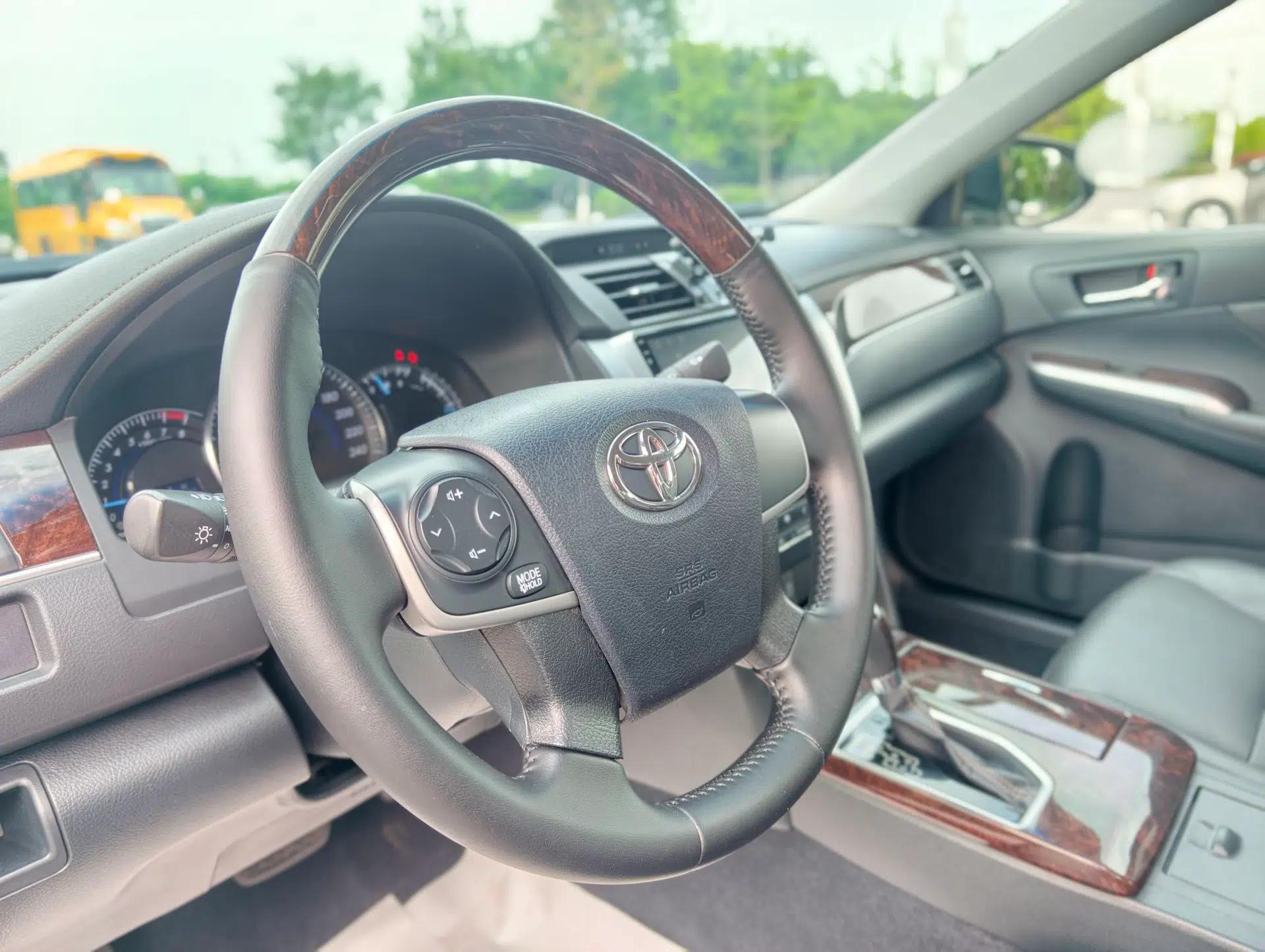 Toyota Camry 2016 2.0G 10th Anniversary Leading Edition — миниатюра 13