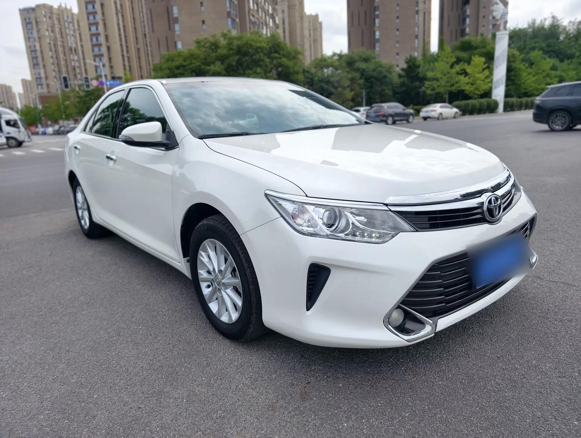 Toyota Camry 2016 2.0G 10th Anniversary Leading Edition — миниатюра 3