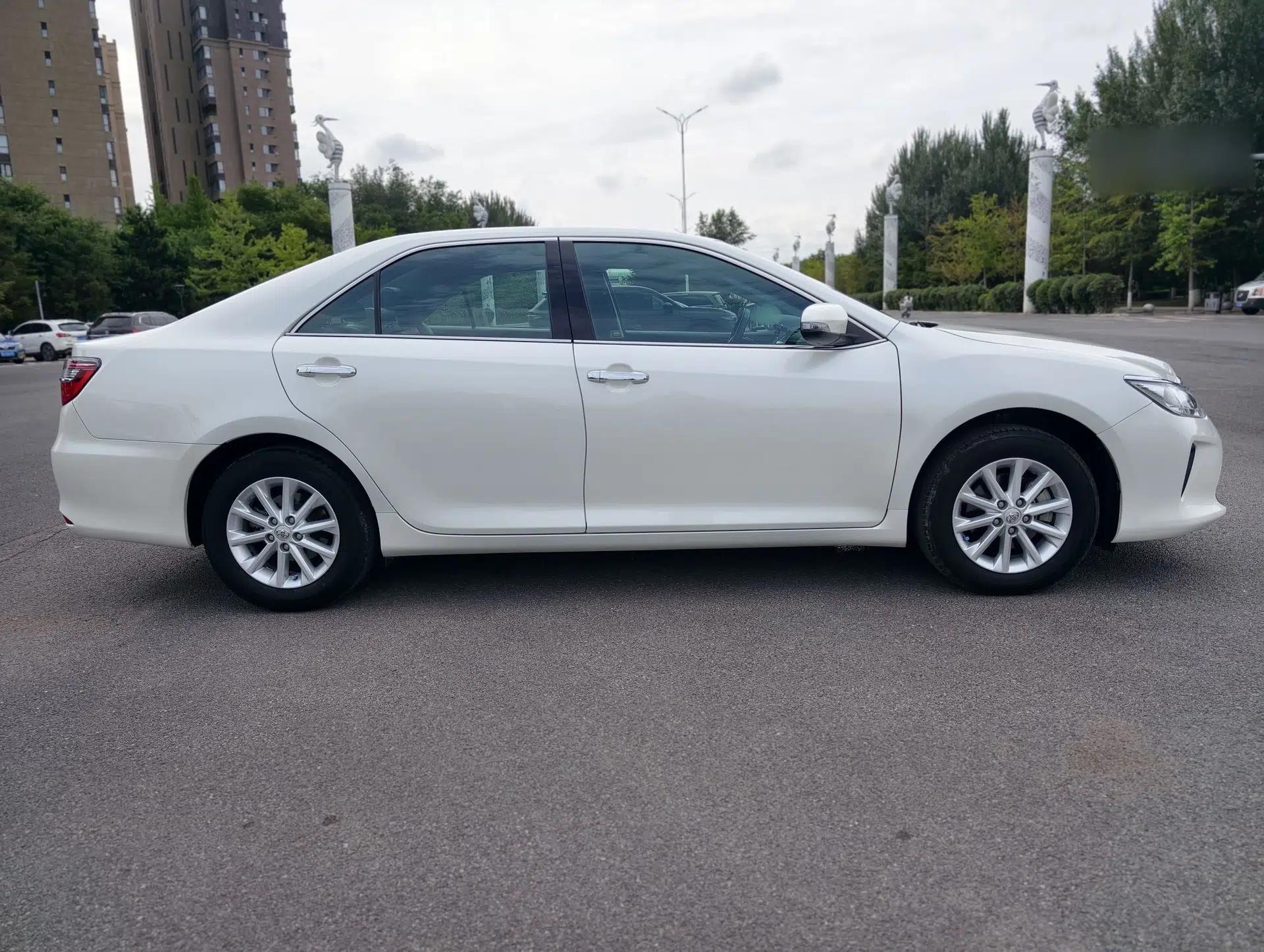 Toyota Camry 2016 2.0G 10th Anniversary Leading Edition — миниатюра 4