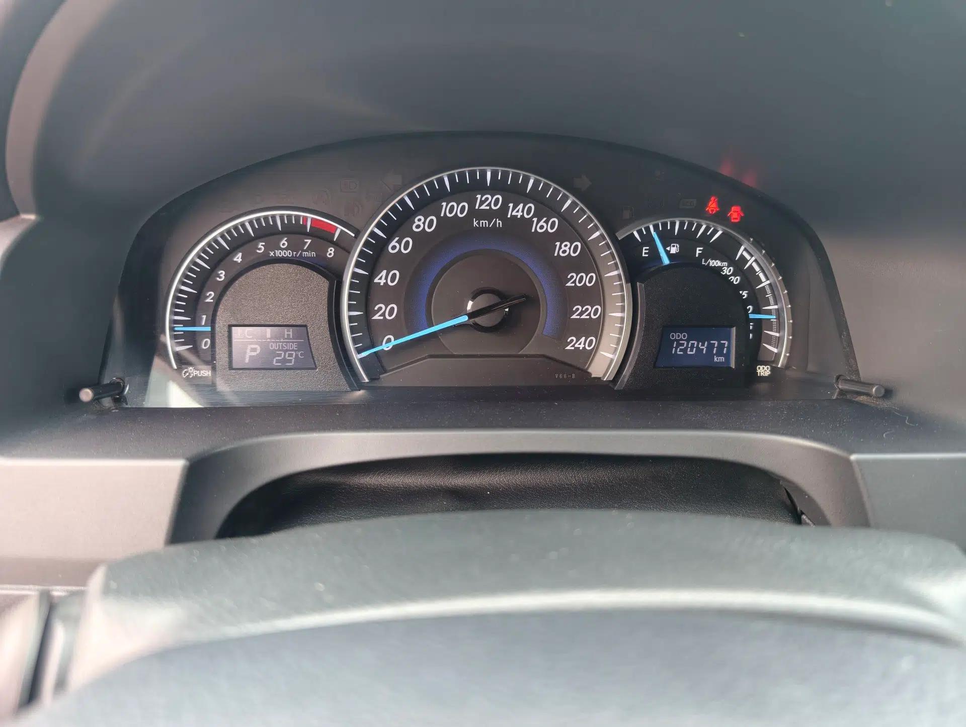 Toyota Camry 2016 2.0G 10th Anniversary Leading Edition — миниатюра 9