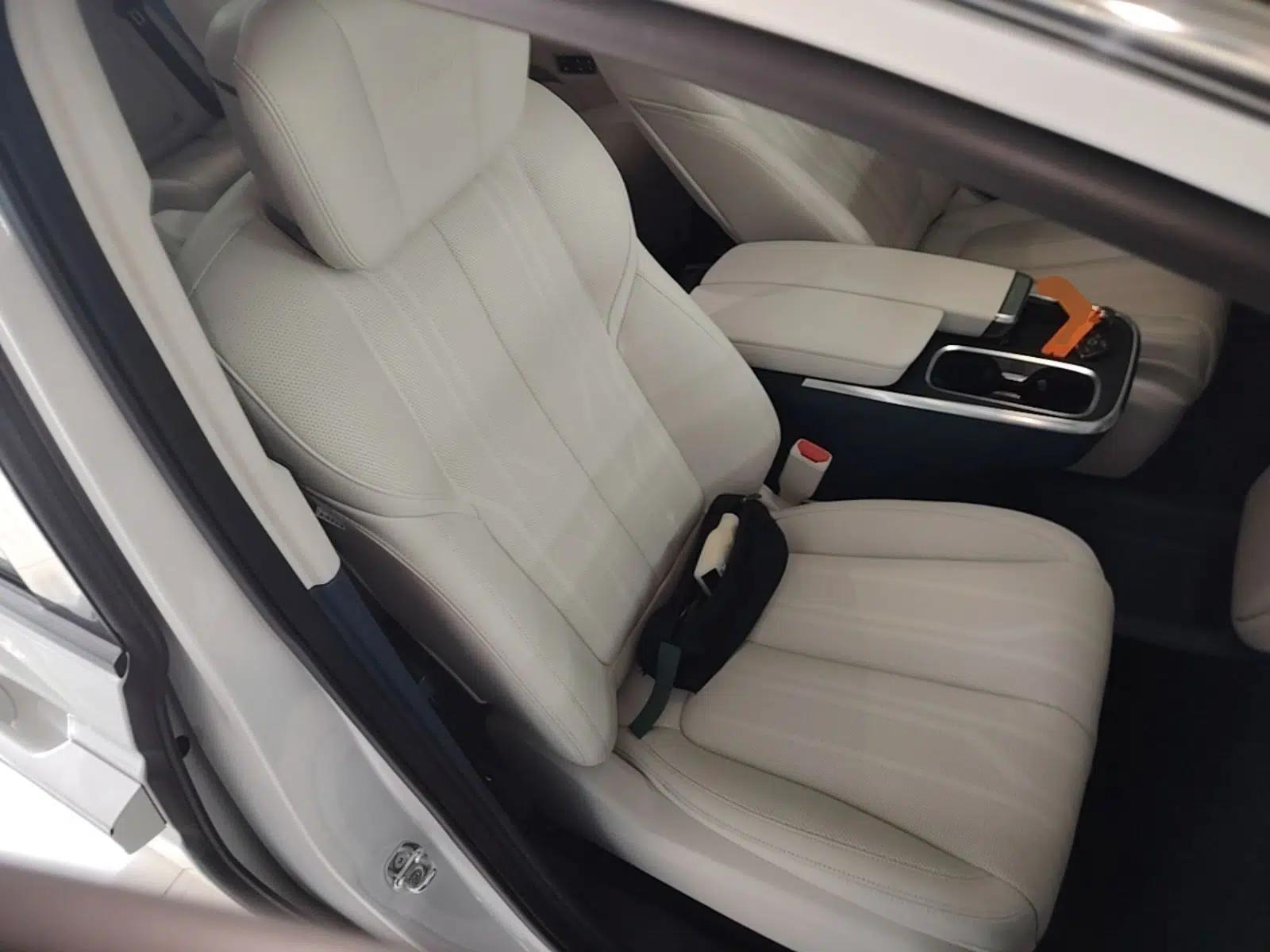 Buick Century 2023 2.0T Six-Seater Yinshi Edition — миниатюра 24