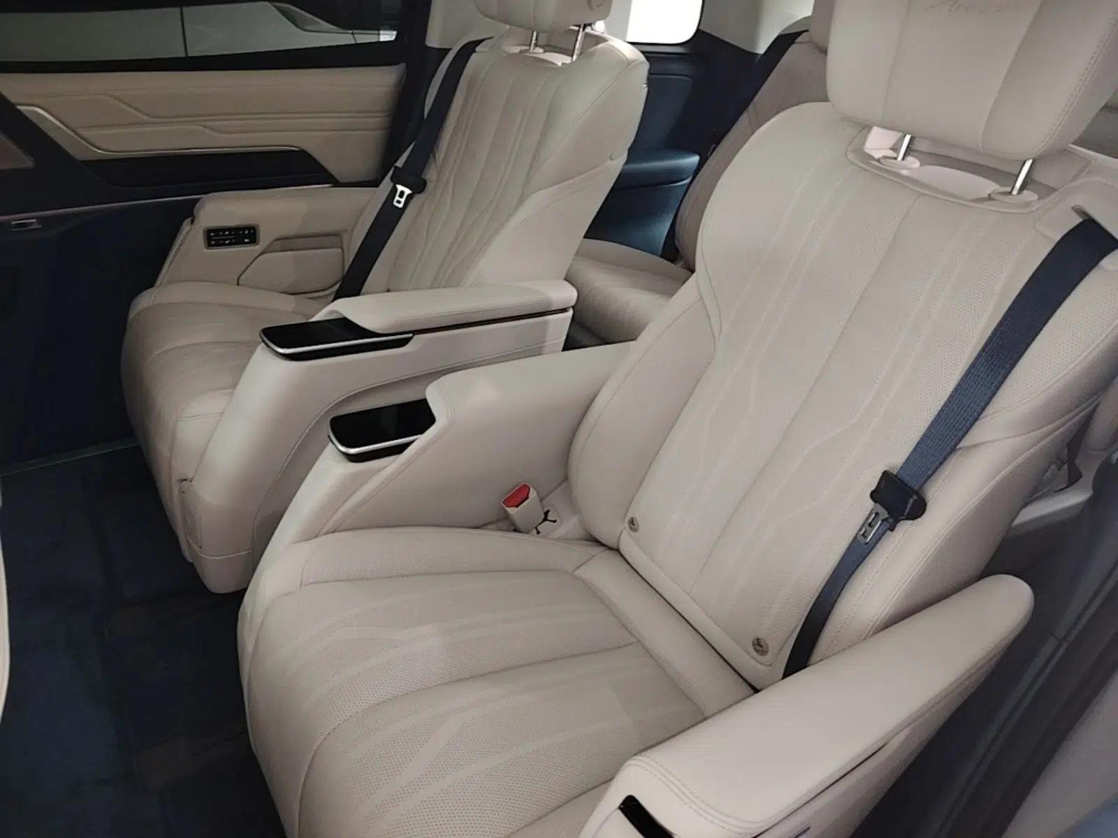 Buick Century 2023 2.0T Six-Seater Yinshi Edition — миниатюра 25
