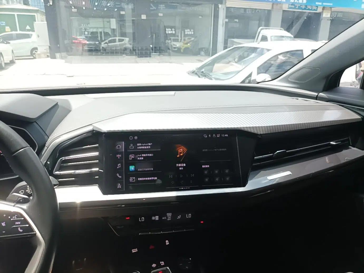 Audi Q4 e-tron 2023 50 e-tron quattro Visionary Edition — миниатюра 18