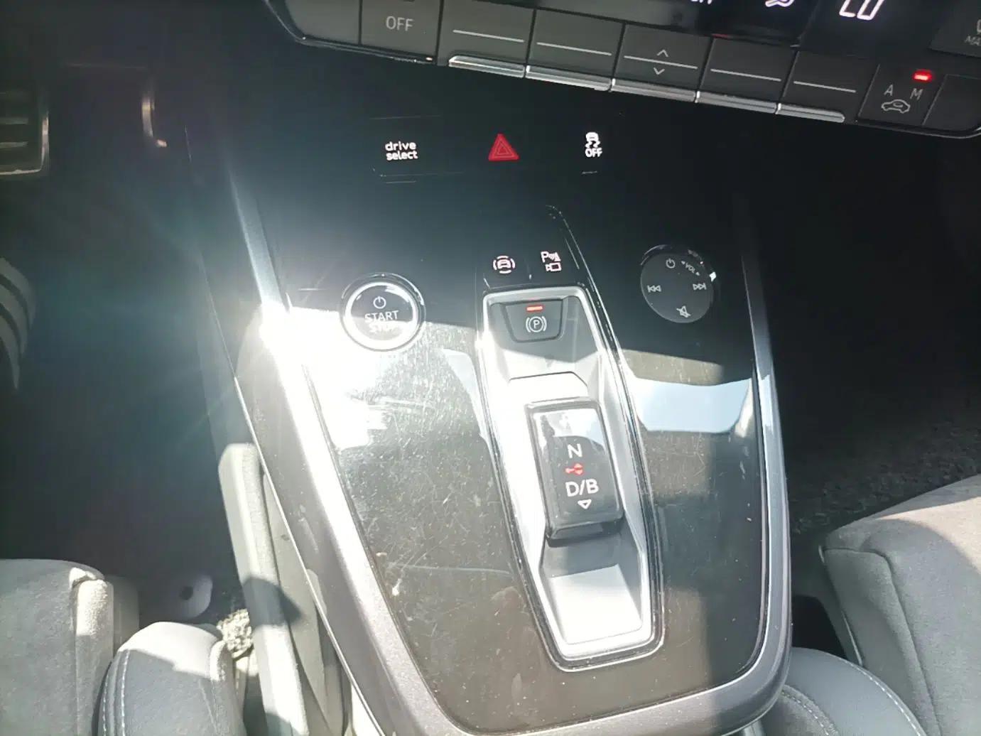 Audi Q4 e-tron 2023 50 e-tron quattro Visionary Edition — миниатюра 22