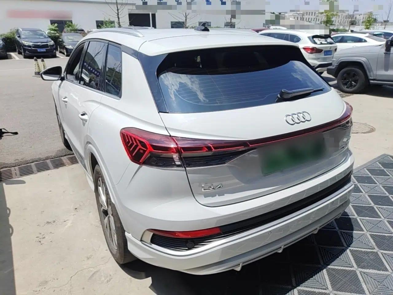 Audi Q4 e-tron 2022 40 e-tron Adventure Edition — миниатюра 4