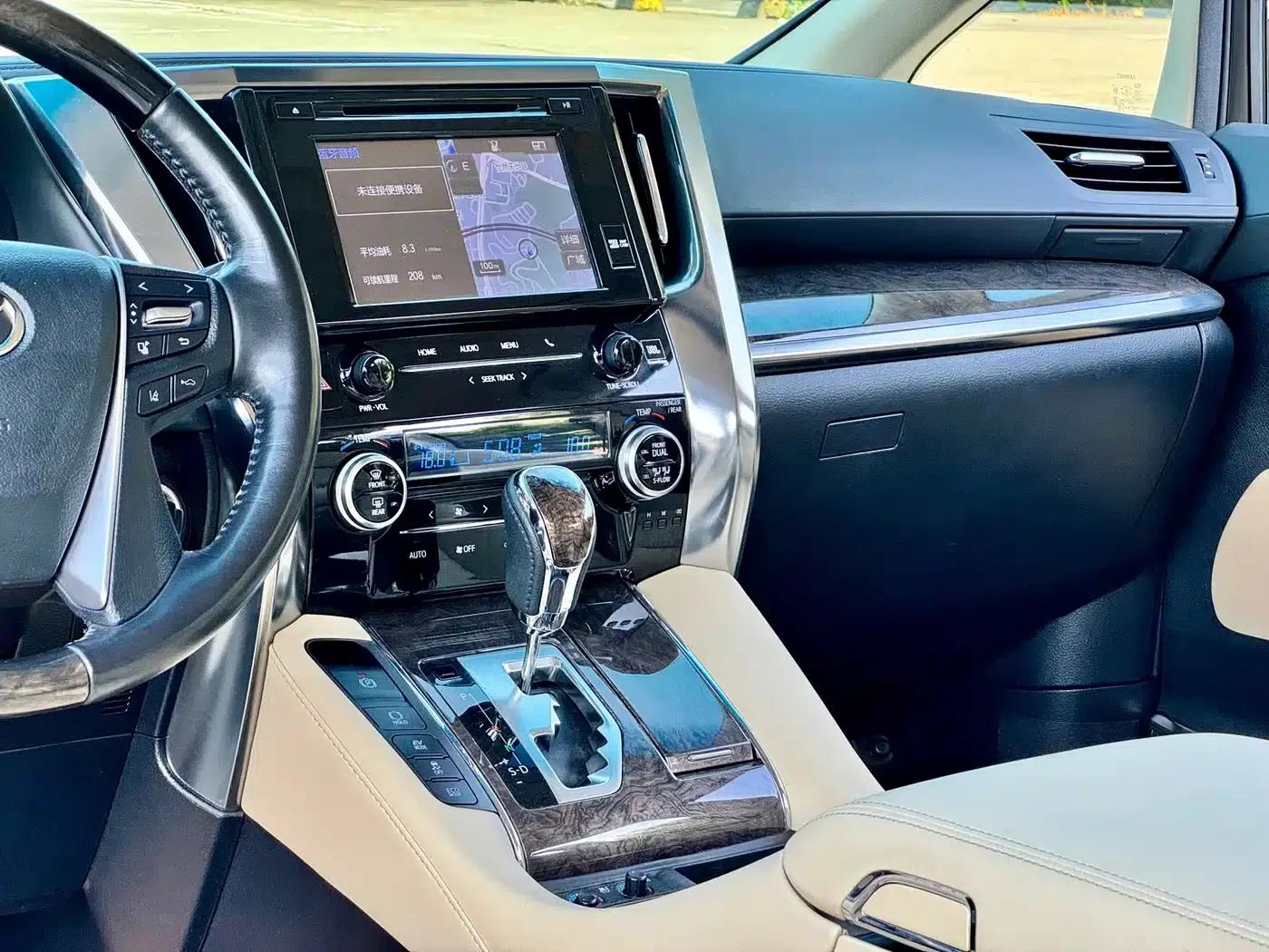 2019 Alphard Hybrid 2.5L Premium Edition — миниатюра 12