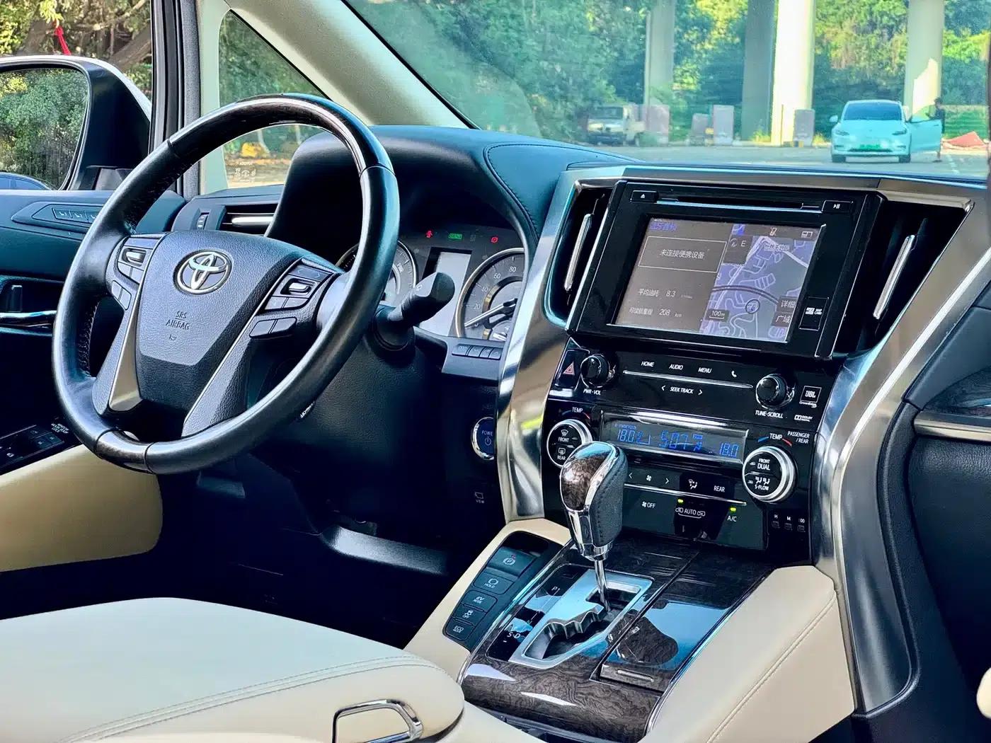 2019 Alphard Hybrid 2.5L Premium Edition — миниатюра 13