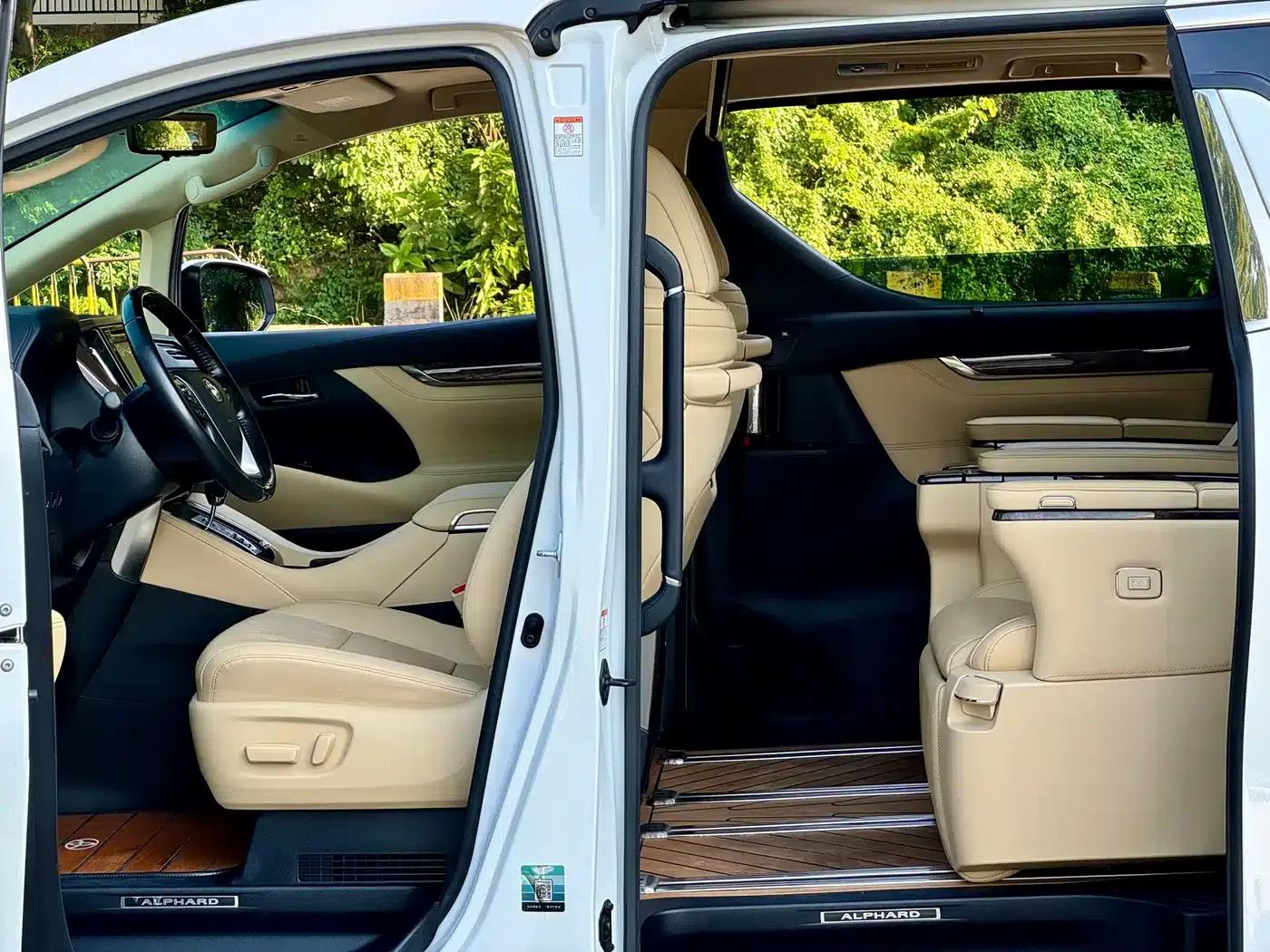 2019 Alphard Hybrid 2.5L Premium Edition — миниатюра 6