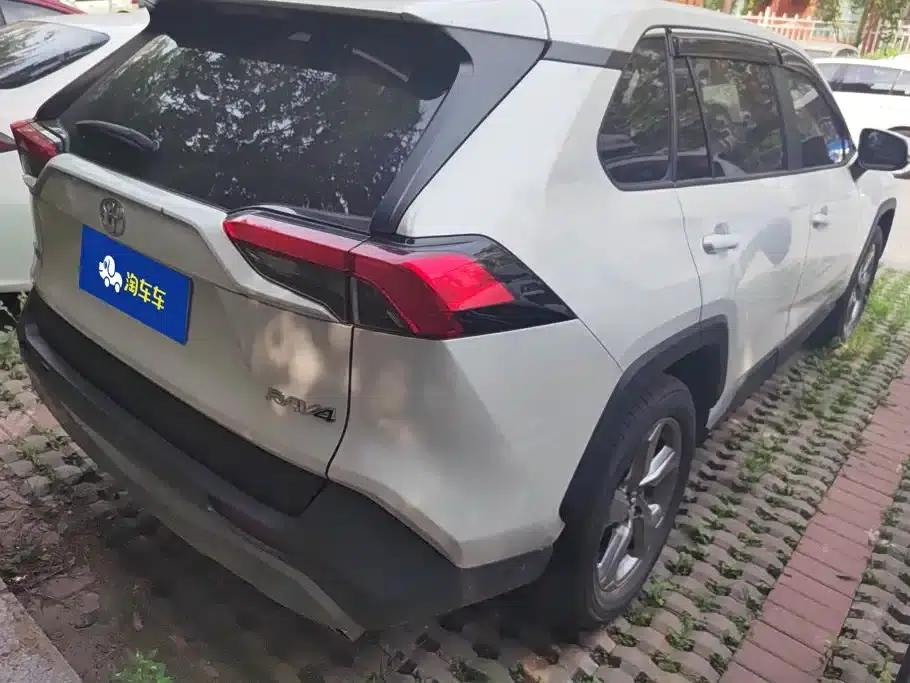 RAV4 2021 2.0L CVT 2WD Fashion Edition — миниатюра 3