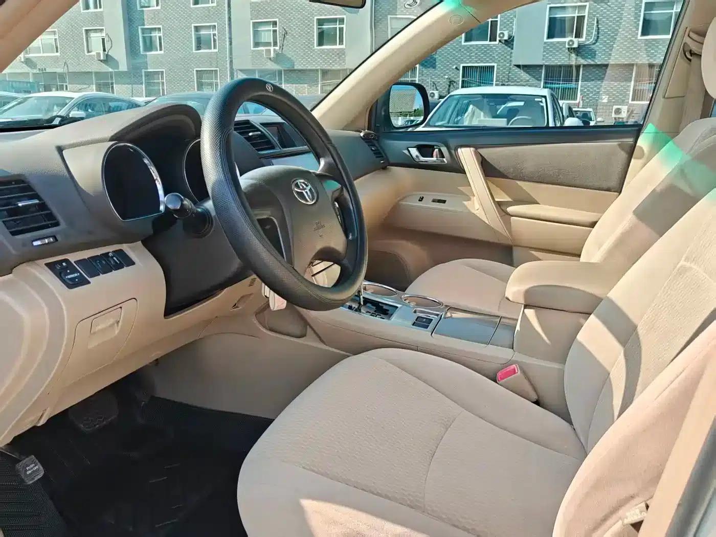 2012 Highlander 2.7L 2WD 5-seater Elite Edition — миниатюра 6
