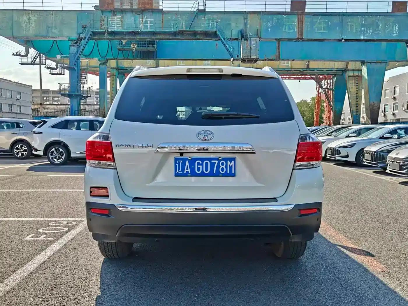 2012 Highlander 2.7L 2WD 5-seater Elite Edition — миниатюра 8