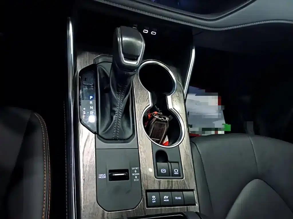 Crown Land Cruiser 2024 2.5L HEV 4WD Luxury Edition — миниатюра 14