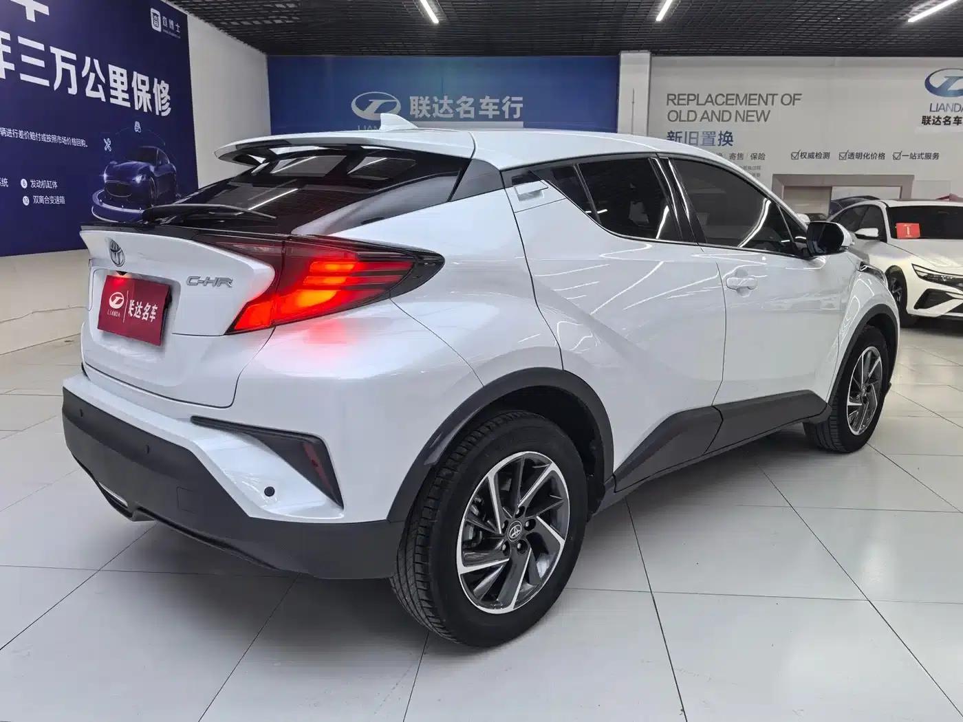 Toyota C-HR 2023 2.0L Leading Edition — миниатюра 3