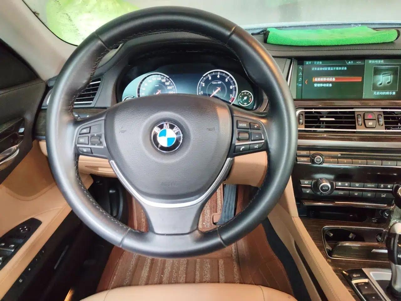 BMW 7 Series 2013 730Li Leading Model — миниатюра 10