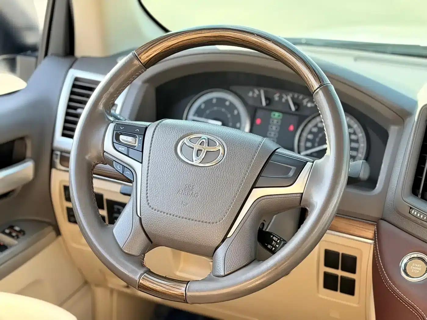 2020 Land Cruiser (Imported) 4.0L Middle East Edition — миниатюра 7